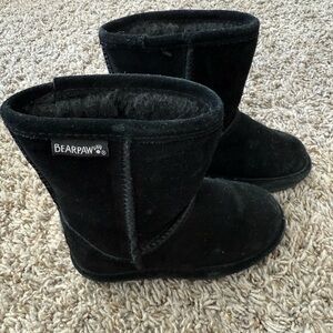 Black Bearpaw Children’s boot. Size 8